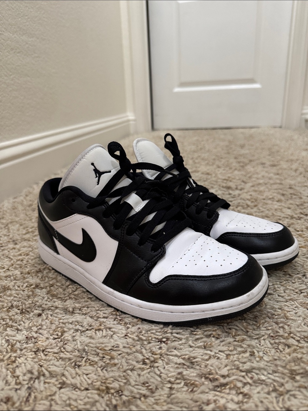 Nike Low-Top Sneakers - Black and White